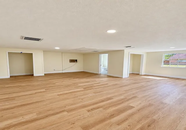 Photo 4 of Single family home for sale at 274 Dyna Dr, Houston, TX 77060 | MLS# 40974537 | Listing updated on 2026-10-03