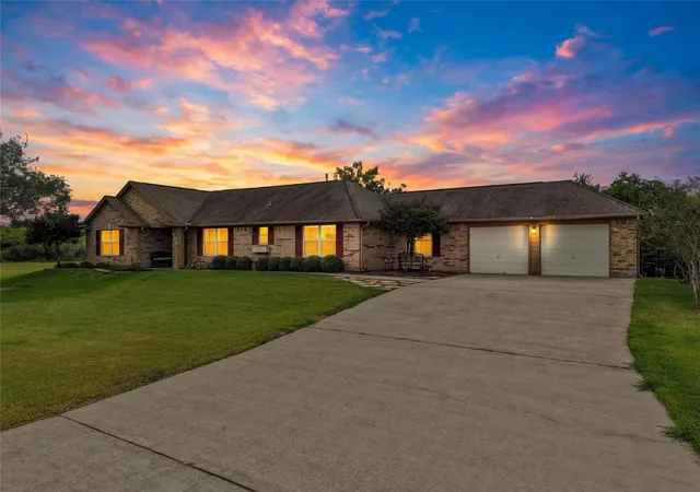 Photo 1 of Single family home for sale at 261 26th Street, Dickinson, TX 77539 | MLS# 74209552 | Listing updated on 2026-09-09