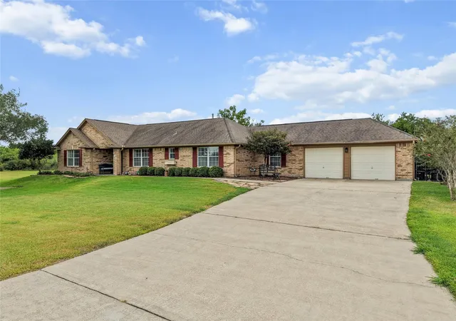 Photo 2 of Single family home for sale at 261 26th Street, Dickinson, TX 77539 | MLS# 74209552 | Listing updated on 2026-09-09