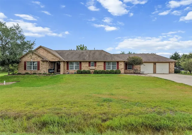 Photo 3 of Single family home for sale at 261 26th Street, Dickinson, TX 77539 | MLS# 74209552 | Listing updated on 2026-09-09
