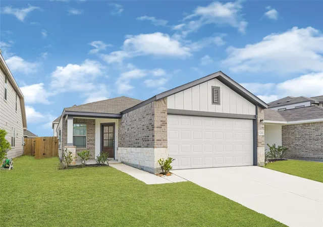 Photo 1 of Single family home for sale at 5325 Basquiat Dr, Houston, TX 77048 | MLS# 33193974 | Listing updated on 2026-09-12