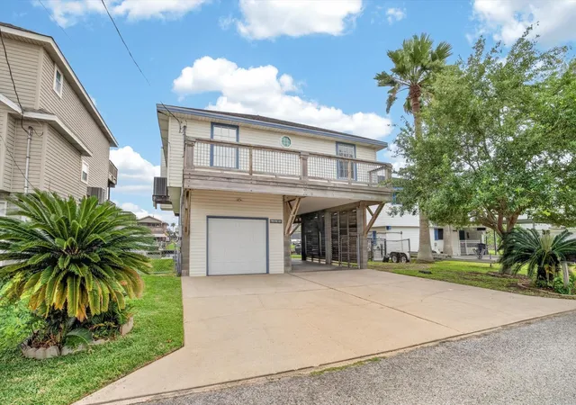 Photo 2 of Single family home for sale at 514 Pompano St, Hitchcock, TX 77563 | MLS# 95229643 | Listing updated on 2026-09-15
