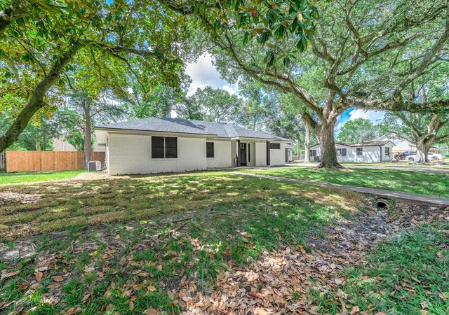 Photo 3 of Single family home for sale at 717 Cedar Lawn Dr, Alvin, TX 77511 | MLS# 95894802 | Listing updated on 2026-09-27