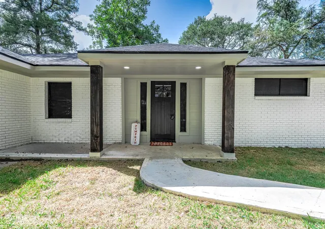 Photo 4 of Single family home for sale at 717 Cedar Lawn Dr, Alvin, TX 77511 | MLS# 95894802 | Listing updated on 2026-09-27