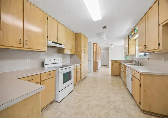 Photo 4 of Single family home for sale at 8225 Clarann Ln, Chappell Hill, TX 77426 | MLS# 80780991 | Listing updated on 2026-09-25