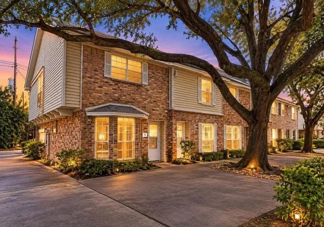Townhouse for sale at 10652 Hazelhurst Dr #29, Houston, TX 77043 | MLS# 61327964