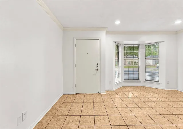 Photo 2 of Townhouse for sale at 10652 Hazelhurst Dr #29, Houston, TX 77043 | MLS# 61327964 | Listing updated on 2026-09-17