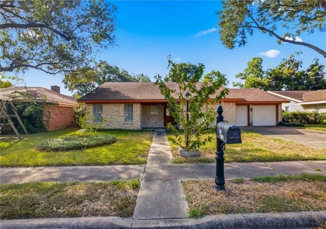 Photo 1 of Single family home for sale at 108 Castleway St, Victoria, TX 77904 | MLS# 97627137 | Listing updated on 2026-09-17