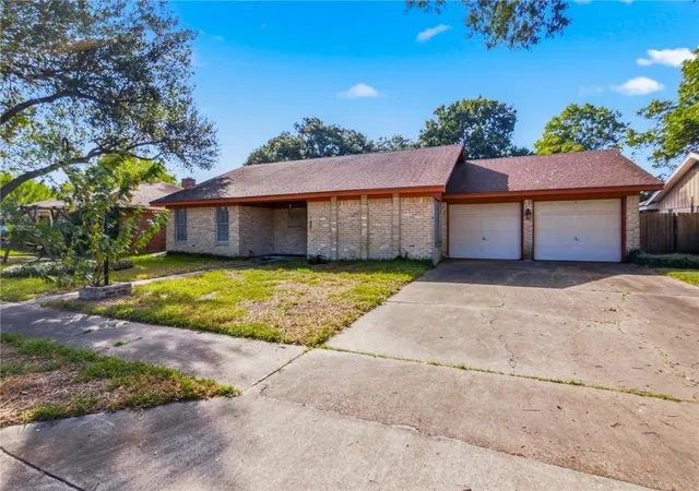 Photo 3 of Single family home for sale at 108 Castleway St, Victoria, TX 77904 | MLS# 97627137 | Listing updated on 2026-09-17
