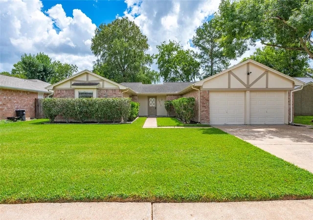 Photo 1 of Single family home for sale at 2915 Early Turn Dr, Webster, TX 77598 | MLS# 31123827 | Listing updated on 2026-09-17