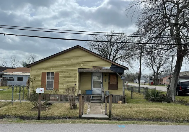 Photo 2 of Single family home for sale at 2202 Jones Rd, Baytown, TX 77521 | MLS# 7056193 | Listing updated on 2026-09-04