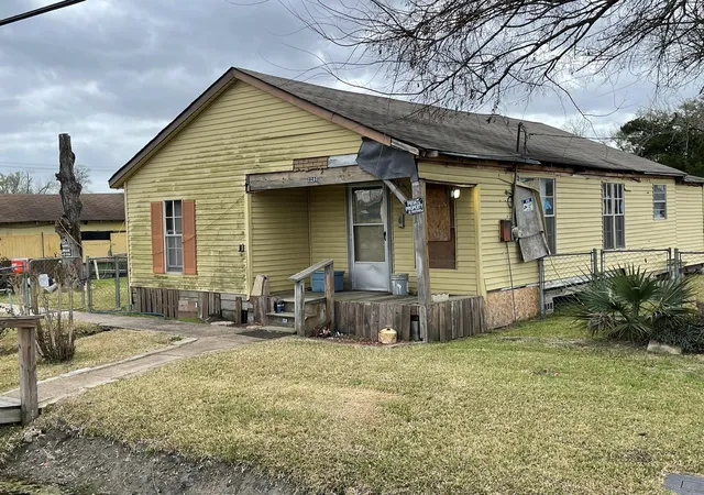 Photo 3 of Single family home for sale at 2202 Jones Rd, Baytown, TX 77521 | MLS# 7056193 | Listing updated on 2026-09-04