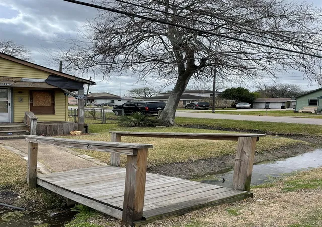 Photo 3 of Single family home for sale at 2202 Jones Rd, Baytown, TX 77521 | MLS# 7056193 | Listing updated on 2026-09-04