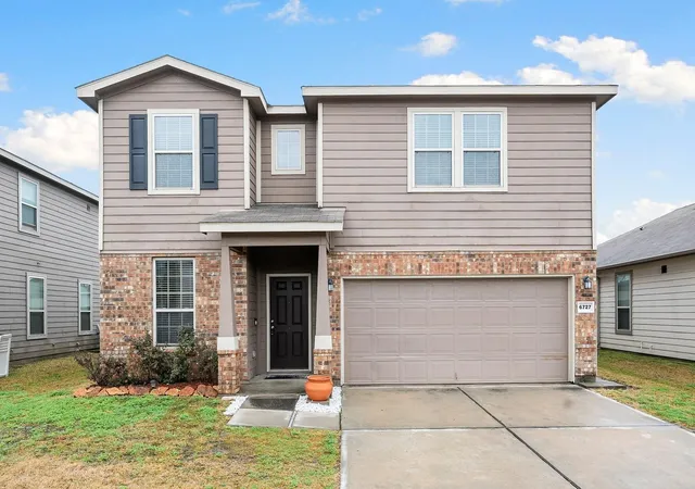Single family home for sale at 6727 Dayridge Ln, Houston, TX 77048 | MLS# 96125346