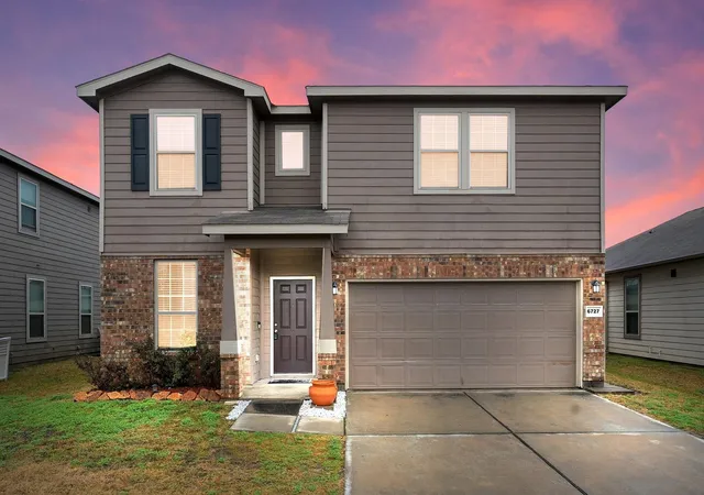 Photo 2 of Single family home for sale at 6727 Dayridge Ln, Houston, TX 77048 | MLS# 96125346 | Listing updated on 2026-10-03