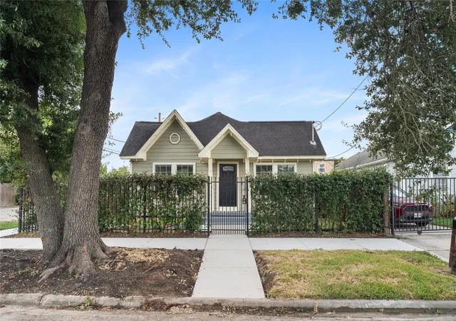 Photo 1 of Single family home for sale at 5256 Leeland St, Houston, TX 77023 | MLS# 42522958 | Listing updated on 2026-09-22