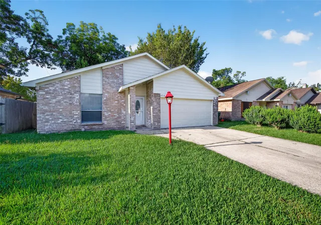 Photo 3 of Single family home for sale at 634 Walston Ln, Houston, TX 77060 | MLS# 81584670 | Listing updated on 2026-09-09