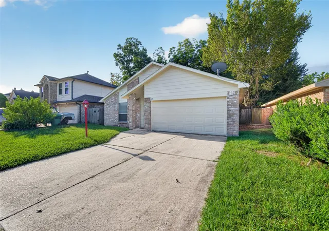Photo 3 of Single family home for sale at 634 Walston Ln, Houston, TX 77060 | MLS# 81584670 | Listing updated on 2026-09-09