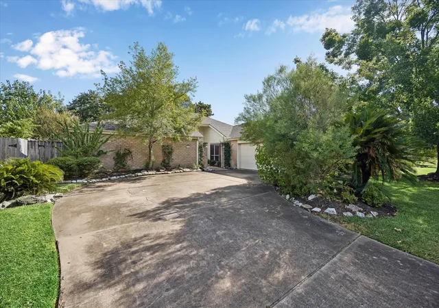 Photo 2 of Single family home for sale at 12107 Burgoyne Dr, Houston, TX 77077 | MLS# 69476041 | Listing updated on 2026-09-08