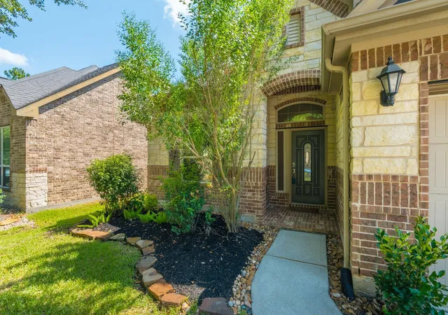 Photo 2 of Single family home for sale at 71 Sawbridge Cir, Spring, TX 77389 | MLS# 82465162 | Listing updated on 2026-09-04