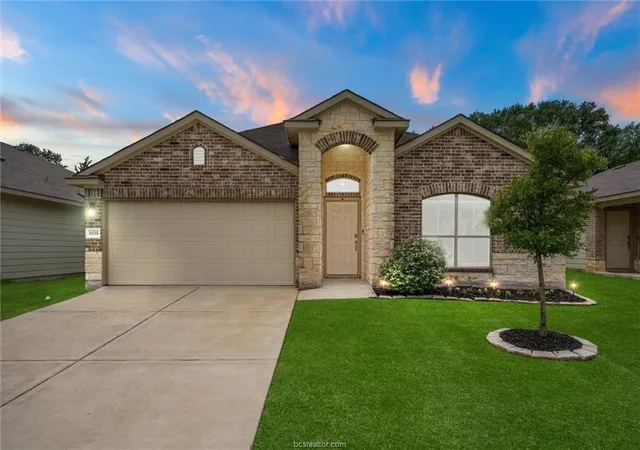 Photo 1 of Single family home for sale at 1939 Thorndyke Ln, Bryan, TX 77807 | MLS# 53780626 | Listing updated on 2026-09-18