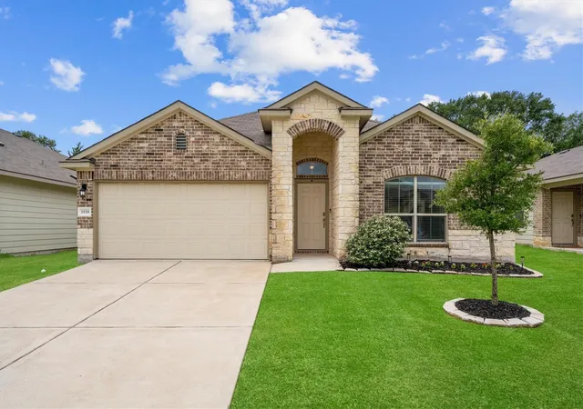Photo 2 of Single family home for sale at 1939 Thorndyke Ln, Bryan, TX 77807 | MLS# 53780626 | Listing updated on 2026-09-18