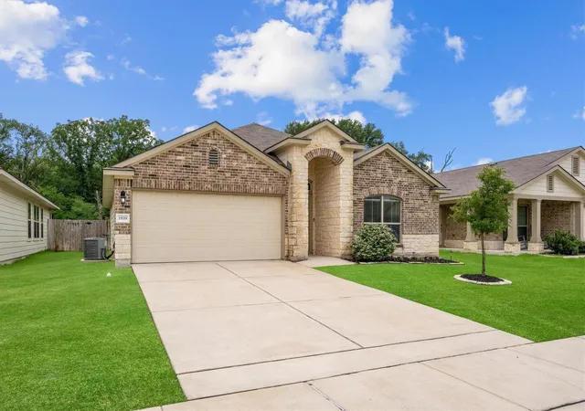 Photo 3 of Single family home for sale at 1939 Thorndyke Ln, Bryan, TX 77807 | MLS# 53780626 | Listing updated on 2026-09-18