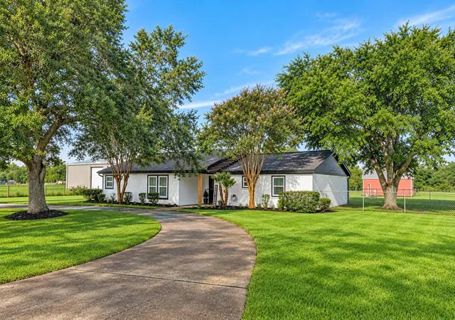 Photo 2 of Single family home for sale at 4418 Georgia St, Santa Fe, TX 77517 | MLS# 23528758 | Listing updated on 2026-10-08