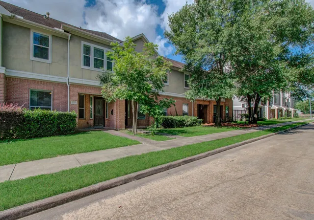 Photo 2 of Townhouse for sale at 10205 Brooktree Dr, Houston, TX 77043 | MLS# 35411335 | Listing updated on 2026-09-09