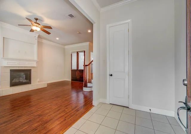 Photo 4 of Townhouse for sale at 10205 Brooktree Dr, Houston, TX 77043 | MLS# 35411335 | Listing updated on 2026-09-09