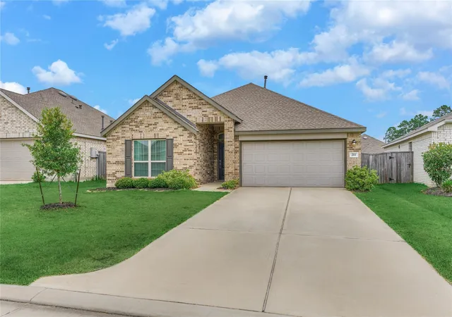 Photo 3 of Single family home for sale at 211 Garnett St, Magnolia, TX 77354 | MLS# 12939992 | Listing updated on 2026-09-22