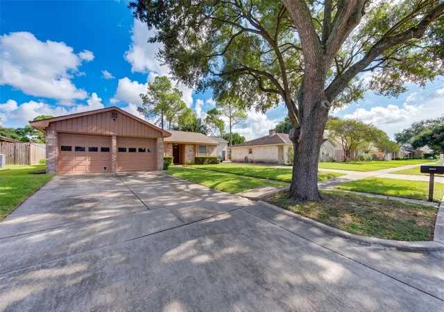 Photo 2 of Single family home for sale at 12230 Meadowdale Dr, Meadows Place, TX 77477 | MLS# 17314050 | Listing updated on 2026-09-26