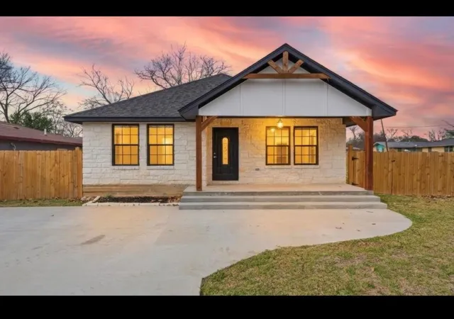 Photo 1 of Single family home for sale at 211 Moss Ave, Hearne, TX 77859 | MLS# 43076542 | Listing updated on 2026-09-23
