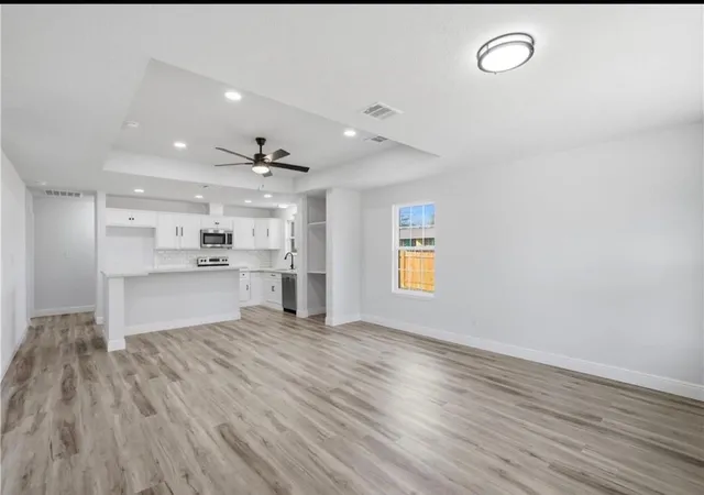 Photo 2 of Single family home for sale at 211 Moss Ave, Hearne, TX 77859 | MLS# 43076542 | Listing updated on 2026-09-23