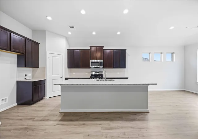 Photo 3 of Single family home for sale at 2512 Seneca Lake, La Marque, TX 77568 | MLS# 90151076 | Listing updated on 2026-09-10