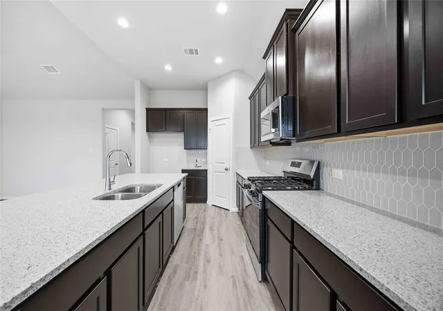 Photo 4 of Single family home for sale at 2512 Seneca Lake, La Marque, TX 77568 | MLS# 90151076 | Listing updated on 2026-09-10
