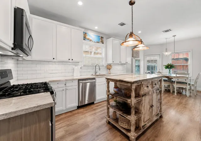 Photo 3 of Single family home for sale at 1407 Pine Meadow Ct, Pearland, TX 77581 | MLS# 77902585 | Listing updated on 2026-09-15