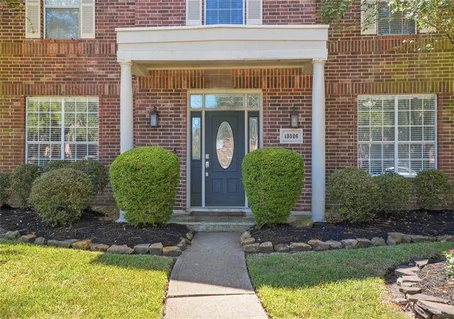 Photo 2 of Single family home for sale at 13526 Robin Hl Ct, Houston, TX 77059 | MLS# 11948994 | Listing updated on 2026-10-06