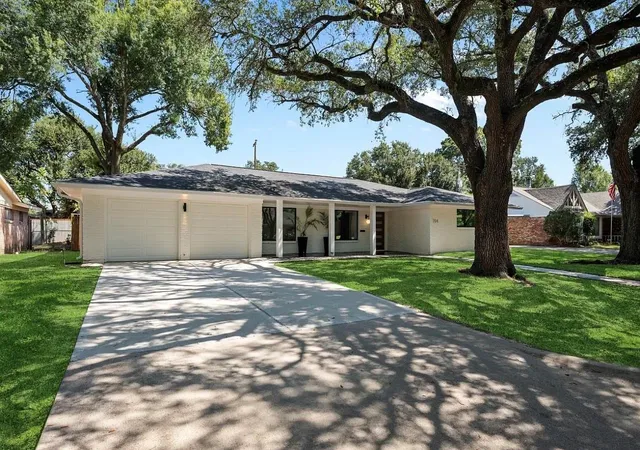 Photo 3 of Single family home for sale at 704 Fleetwood St, Baytown, TX 77520 | MLS# 65155731 | Listing updated on 2026-09-06