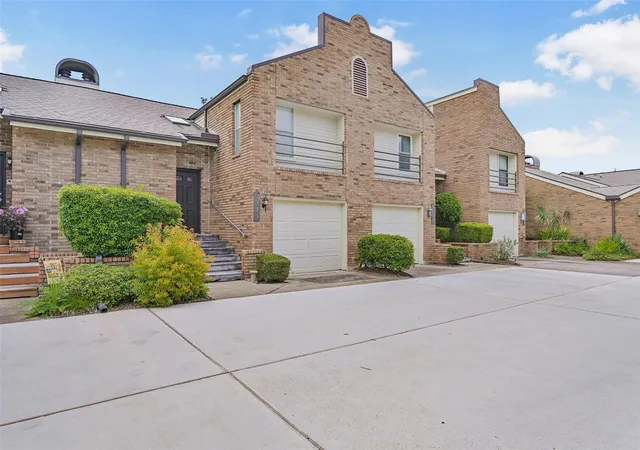 Photo 2 of Townhouse for sale at 2336 Fairwind Rd, Houston, TX 77062 | MLS# 66177789 | Listing updated on 2026-09-13