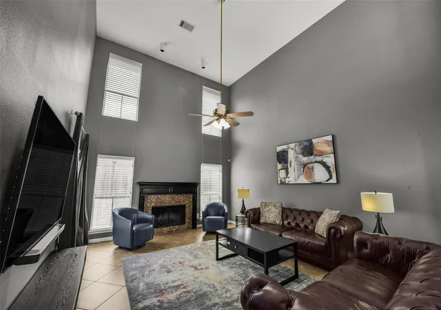 Townhouse for sale at 1914 Augusta Dr #7, Houston, TX 77057 | MLS# 35750784