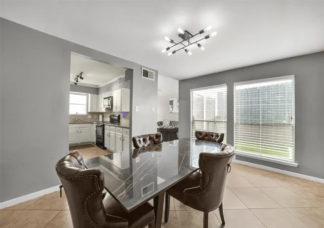 Photo 2 of Townhouse for sale at 1914 Augusta Dr #7, Houston, TX 77057 | MLS# 35750784 | Listing updated on 2026-09-20