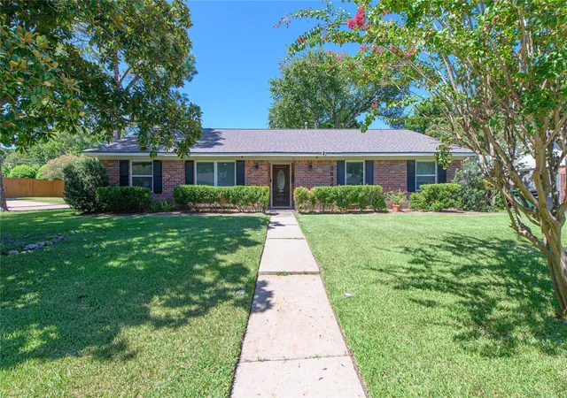 Single family home for sale at 5634 Edith St, Houston, TX 77081 | MLS# 29183939