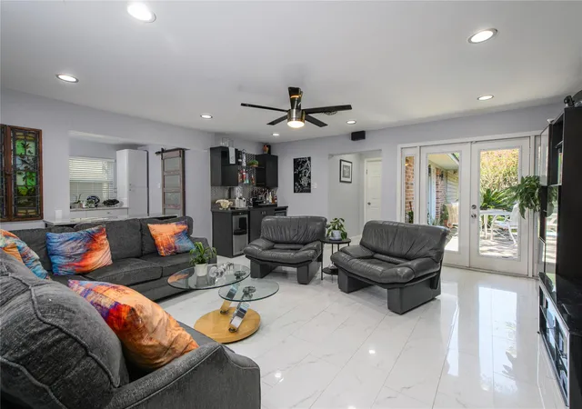 Photo 3 of Single family home for sale at 5634 Edith St, Houston, TX 77081 | MLS# 29183939 | Listing updated on 2026-09-07