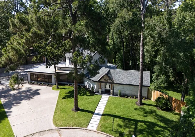 Photo 3 of Single family home for sale at 107 Beaver Tail Point, Houston, TX 77024 | MLS# 83994521 | Listing updated on 2026-10-09