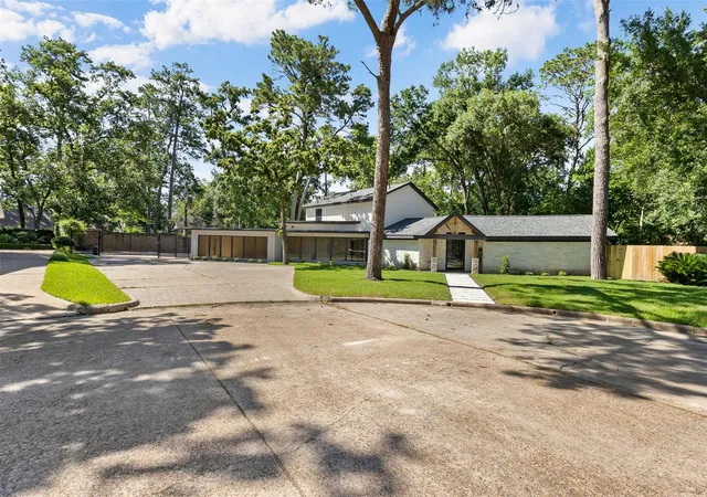 Photo 4 of Single family home for sale at 107 Beaver Tail Point, Houston, TX 77024 | MLS# 83994521 | Listing updated on 2026-10-09