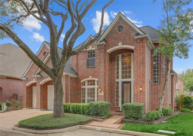 Photo 2 of Single family home for sale at 45 Ambleside Crescent Dr, Sugar Land, TX 77479 | MLS# 27449262 | Listing updated on 2026-10-06