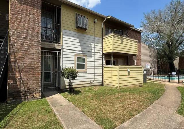 Condo for sale at 10603 S Wilcrest Dr #56, Houston, TX 77099 | MLS# 46424070