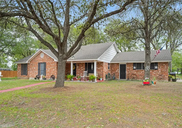 Photo 1 of Single family home for sale at 417 S Faires, Flatonia, TX 78941 | MLS# 33330651 | Listing updated on 2026-09-16
