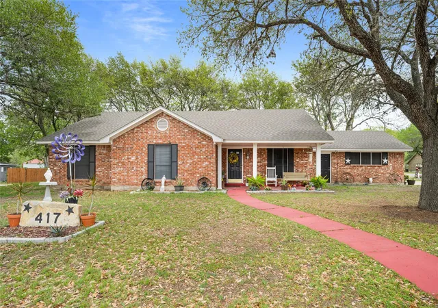 Photo 3 of Single family home for sale at 417 S Faires, Flatonia, TX 78941 | MLS# 33330651 | Listing updated on 2026-09-16